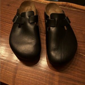 Birkenstock Boston Size 45 Black.  Excellent condition.  No signs of wear.